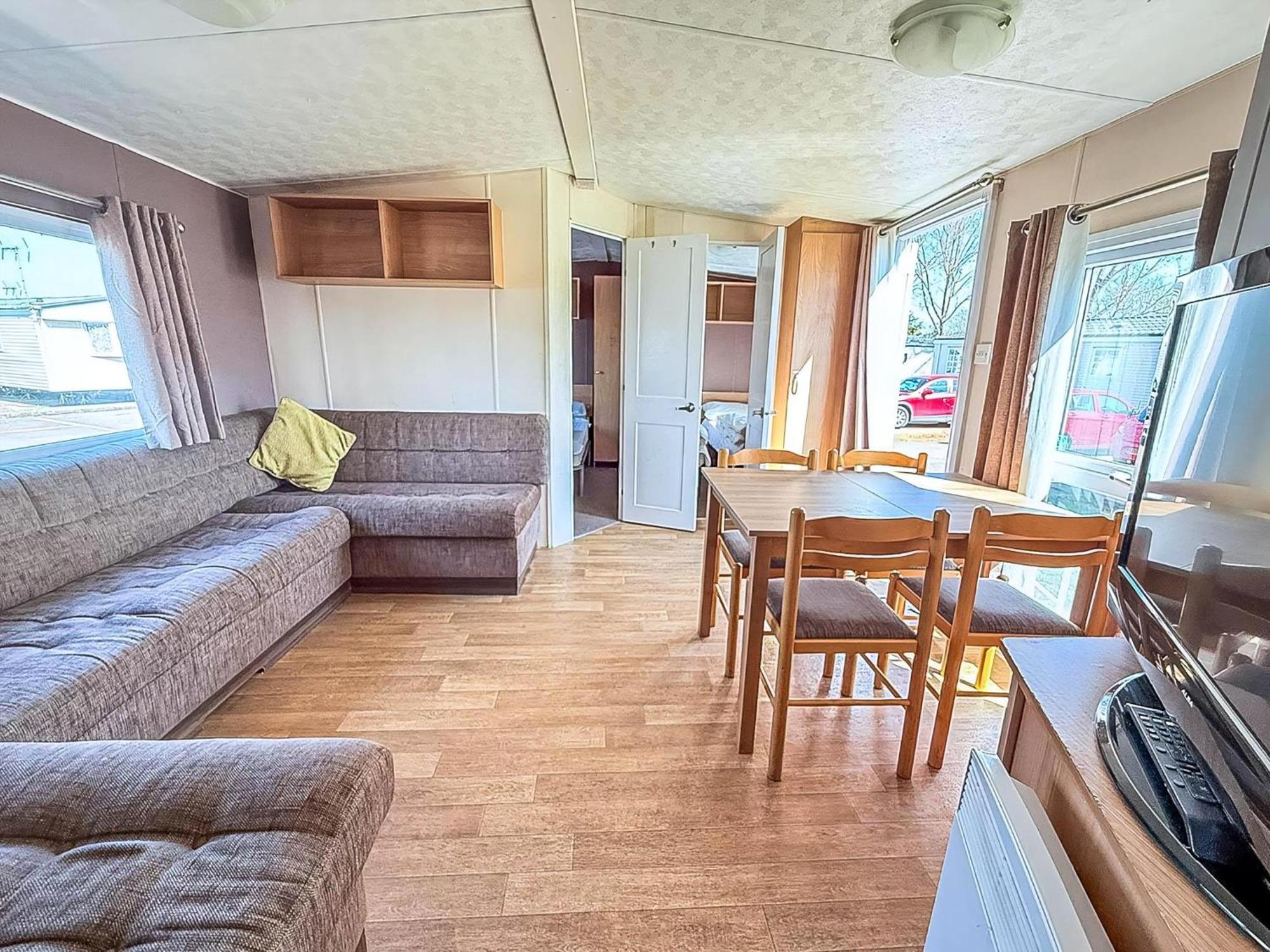 10 Berth Caravan For Hire At Seawick Holiday Park In Essex Ref 27102Sw Clacton-on-Sea Kültér fotó