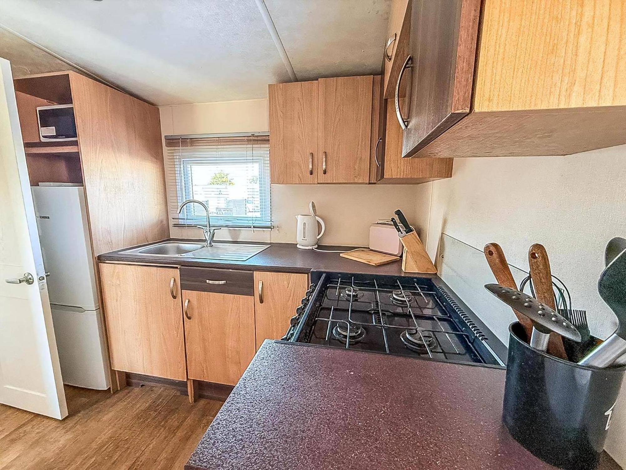 10 Berth Caravan For Hire At Seawick Holiday Park In Essex Ref 27102Sw Clacton-on-Sea Kültér fotó